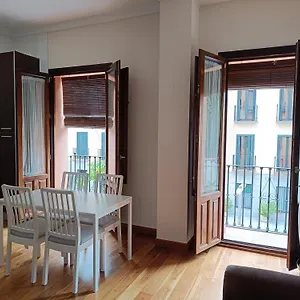 https://apartamento-deluxe-palacio-de-los-jeronimos.es-andalucia.com
